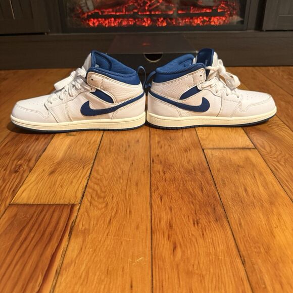 Never Warn Jordan 1 MID SE (PS) Size 3y White/industrial Blue-Sail - Picture 8 of 16